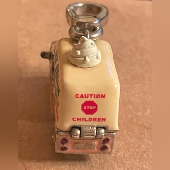 JUICY COUTURE ICE CREAM TRUCK - Picture 5 of 5